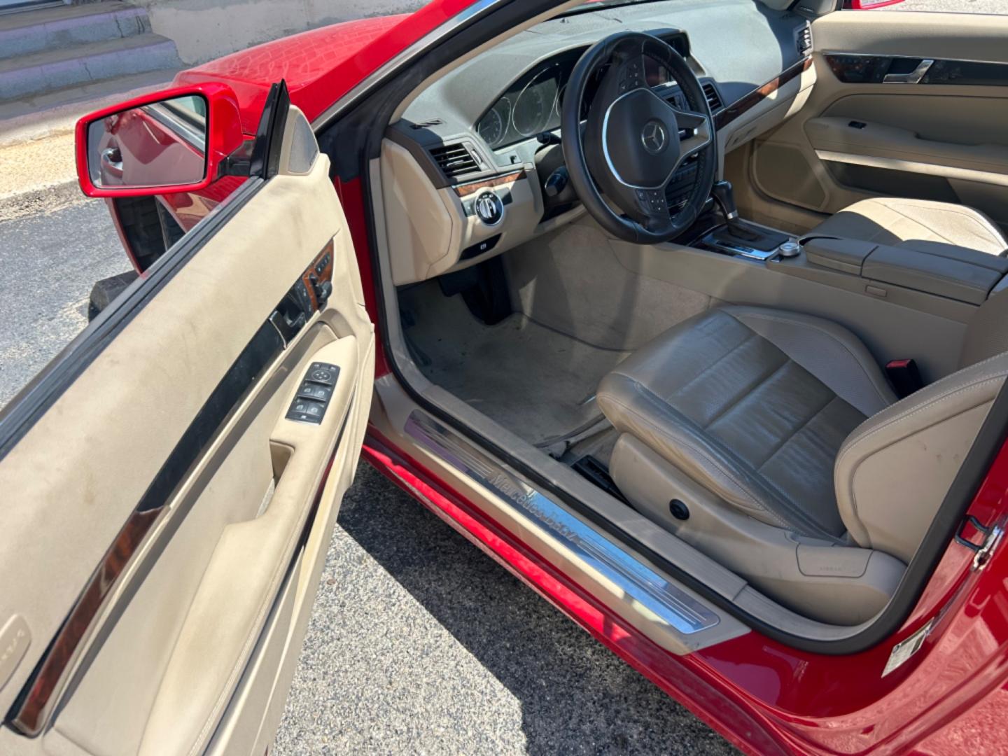 2012 Red Mercedes-Benz E-Class E350 Cabriolet (WDDKK5KF0CF) with an 3.5L V6 DOHC 24V engine, 7-Speed Automatic transmission, located at 1687 Business 35 S, New Braunfels, TX, 78130, (830) 625-7159, 29.655487, -98.051491 - Photo#4